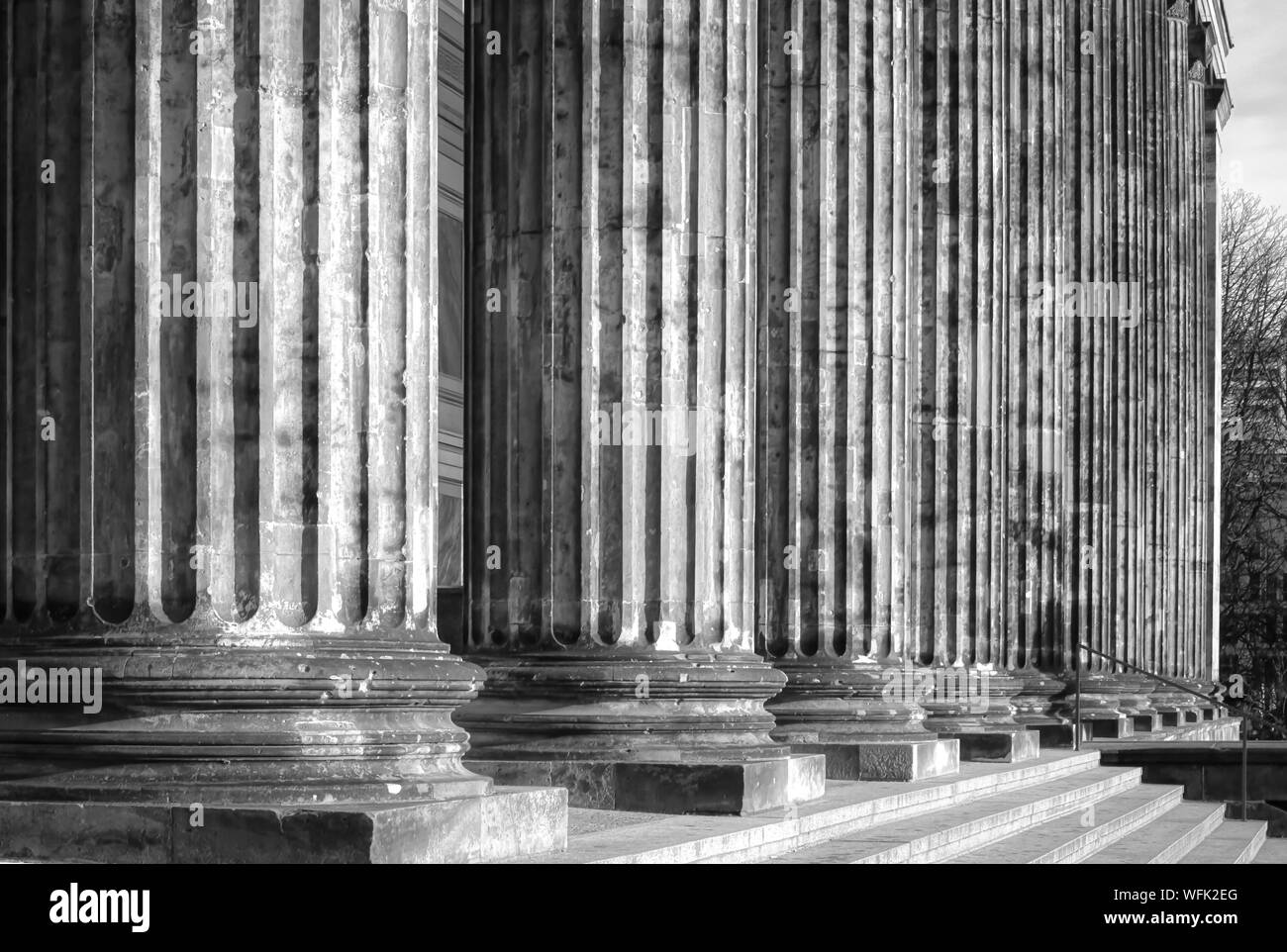 Steps and columns Black and White Stock Photos & Images - Alamy