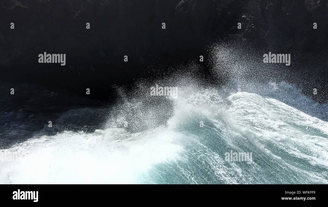 High speed waves hi-res stock photography and images - Alamy