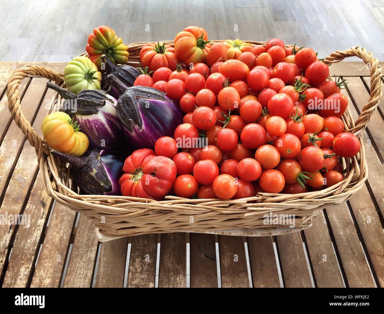 Rustic vegetables hi-res stock photography and images - Alamy