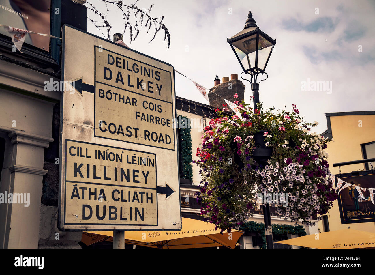 Irish road sign dublin hi-res stock photography and images - Alamy