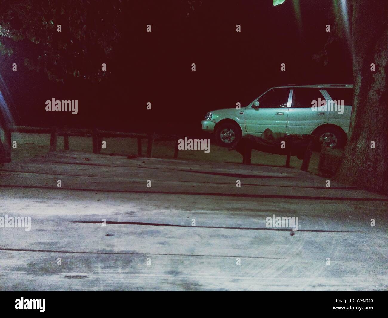 Car night parked hi-res stock photography and images - Alamy