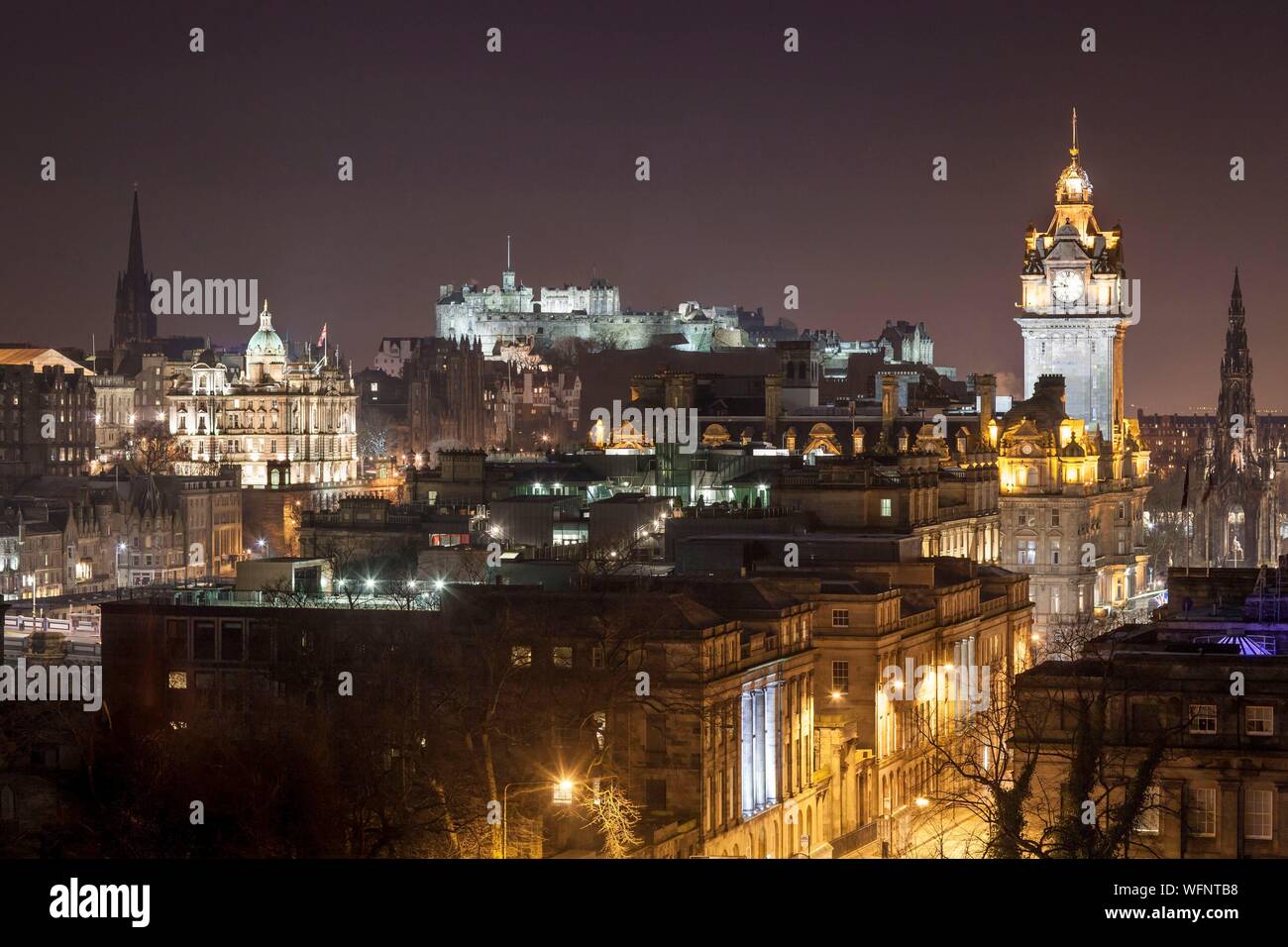 United Kingdom, Scotland, Edinburgh, elevated view of the city from Carlton Hill at night Stock Photo