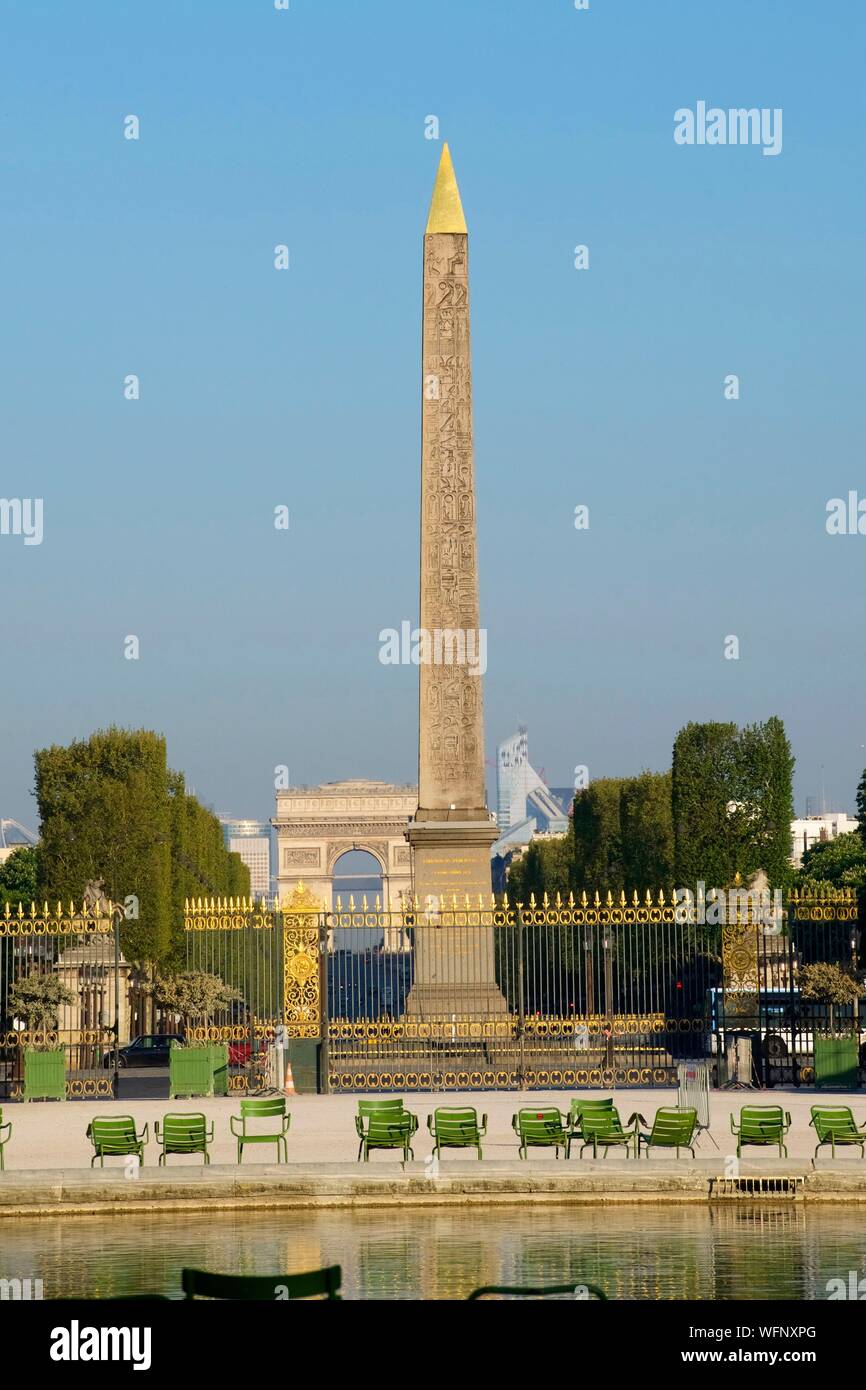 France, Paris, area listed as World Heritage by UNESCO, Tuileries garden, the central aisle with the Obelisk of Luxor, the arch of Triumph and la Défense district in the background Stock Photo