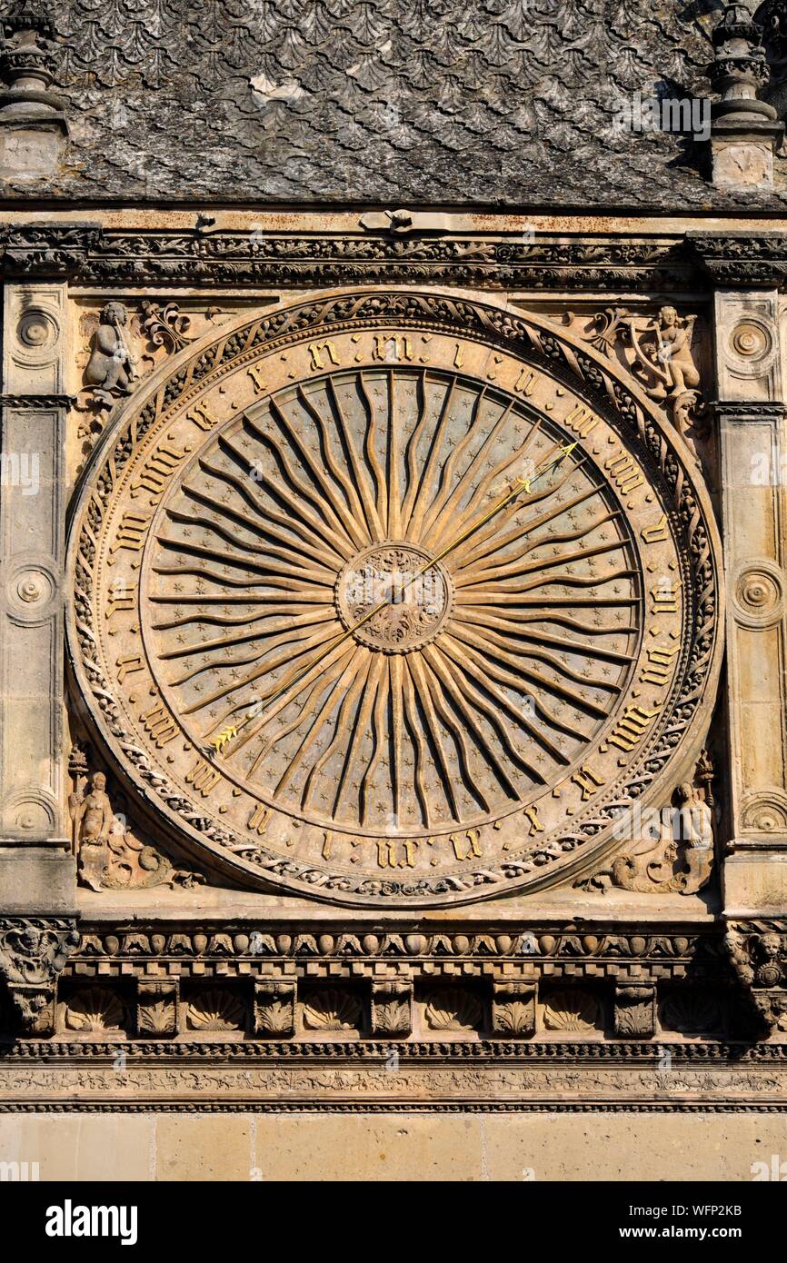 France, Eure et Loir, Chartres, Notre Dame cathedral listed as World Heritage by UNESCO, pavilion dated 16th century with one handed clock Stock Photo