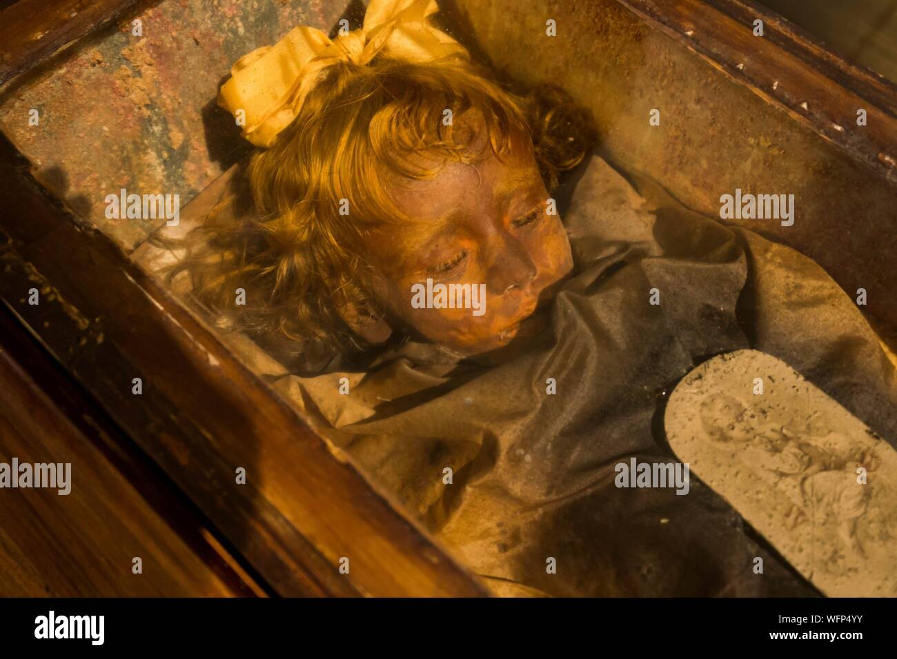 Italy, Sicily, Palermo, catacombs of the Capuchin convent, mumies, Rosalia Lombardo, deceased at age 2 from pneumonia in 1920, and embalmed Stock Photo