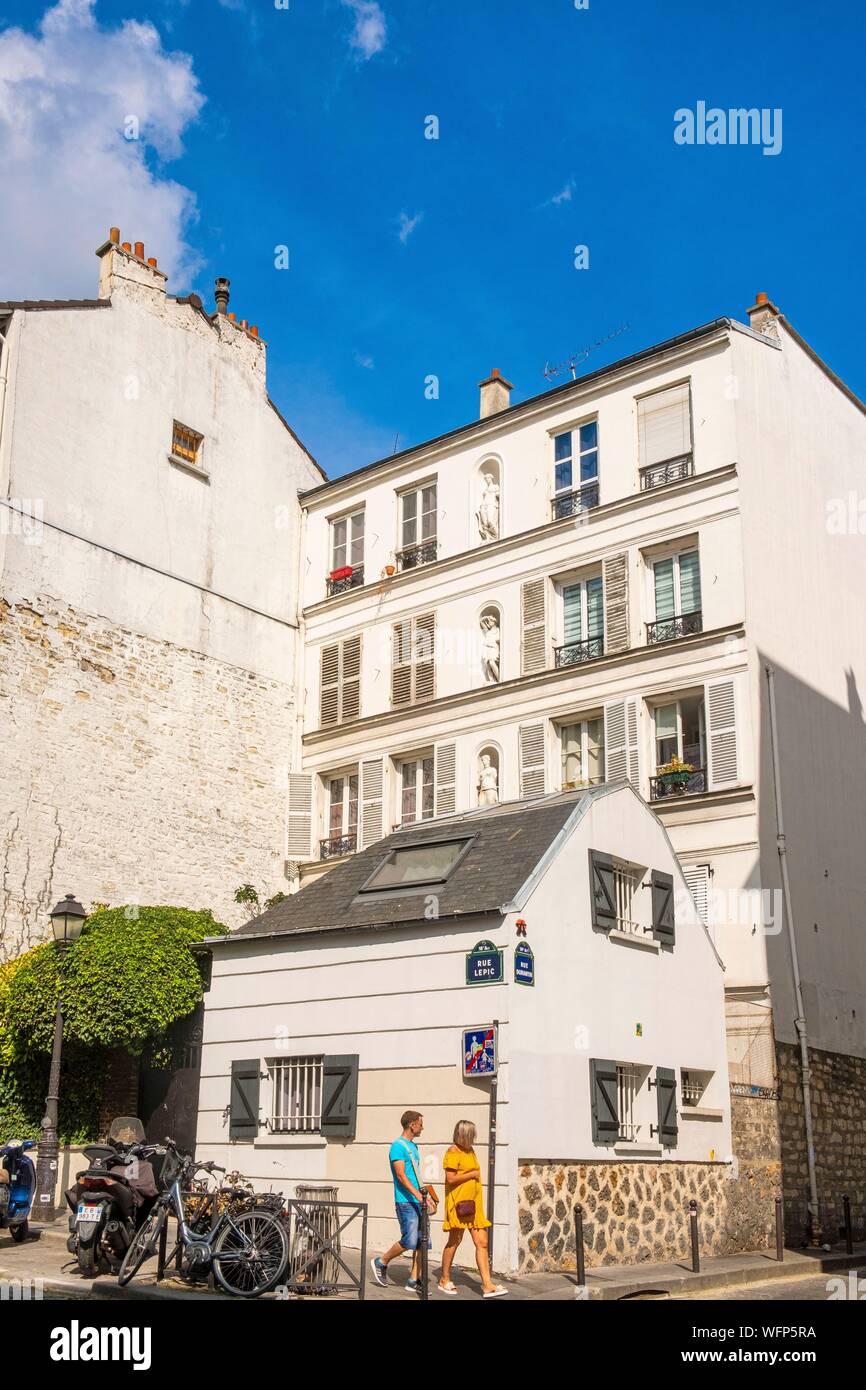 France, Paris, Rue Lepic, small house Stock Photo