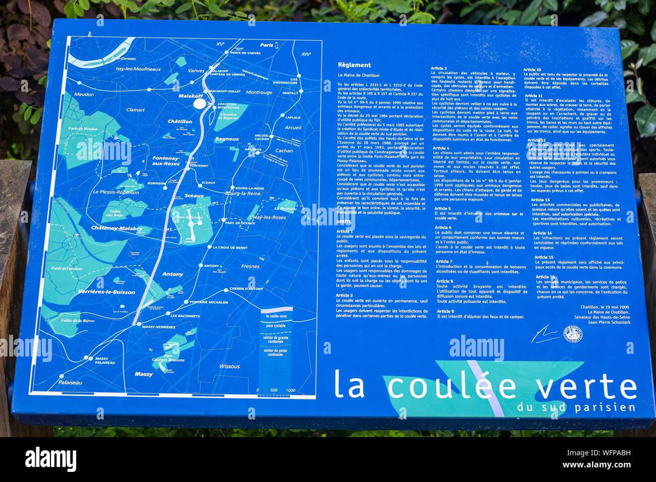 France, Hauts-de-Seine, Chatillon, Departmental Walk of the Vallons-de-la-Bievre called Coulée Verte of southern Paris and GR 655, one of the routes to Santiago de Compostela Stock Photo