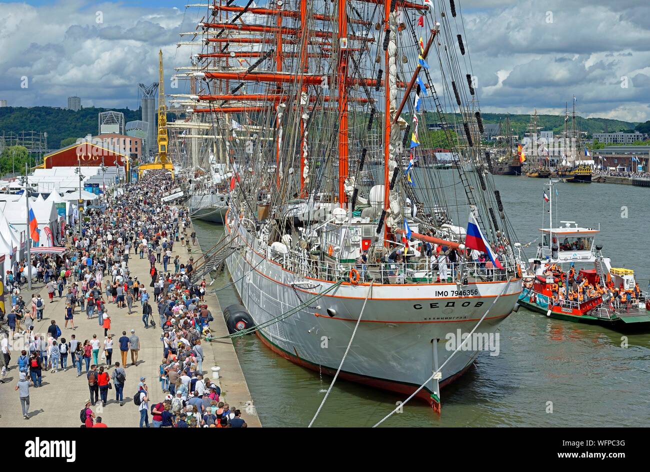 France, Seine Maritime (76), Rouen, Armada 2019 , crowds of tourists  visiting the old rigging on the banks of the Seine Stock Photo - Alamy
