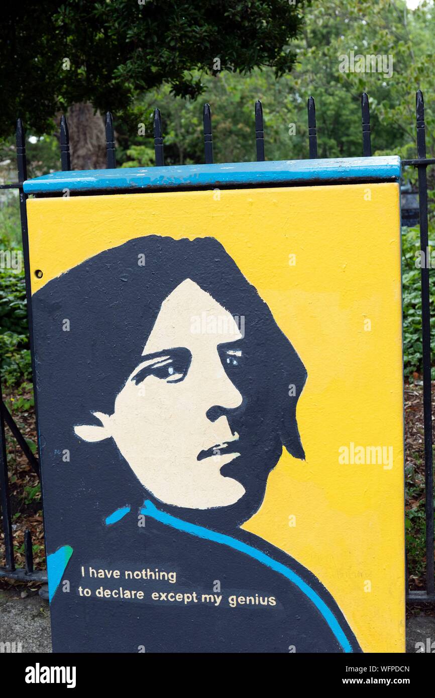 Ireland, Dublin, Merrion Square, painting tribute to Irish author Oscar Wilde known for his dissolute life Stock Photo