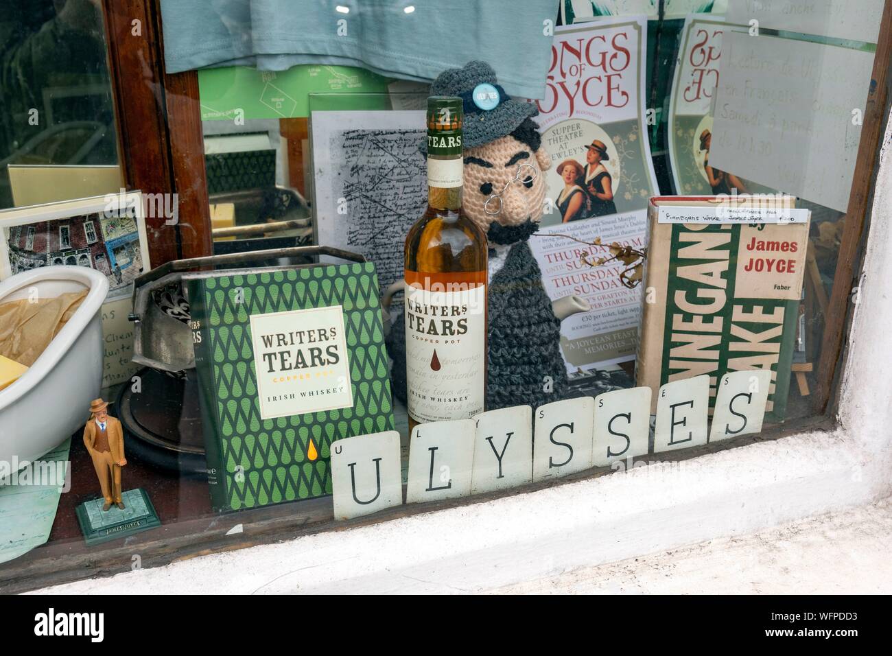 reland, Dublin, Lincoln Place, the Sweny pharmacy cited in the book Ulysses today serves as a museum to the glory of James Joyce with daily readings Stock Photo