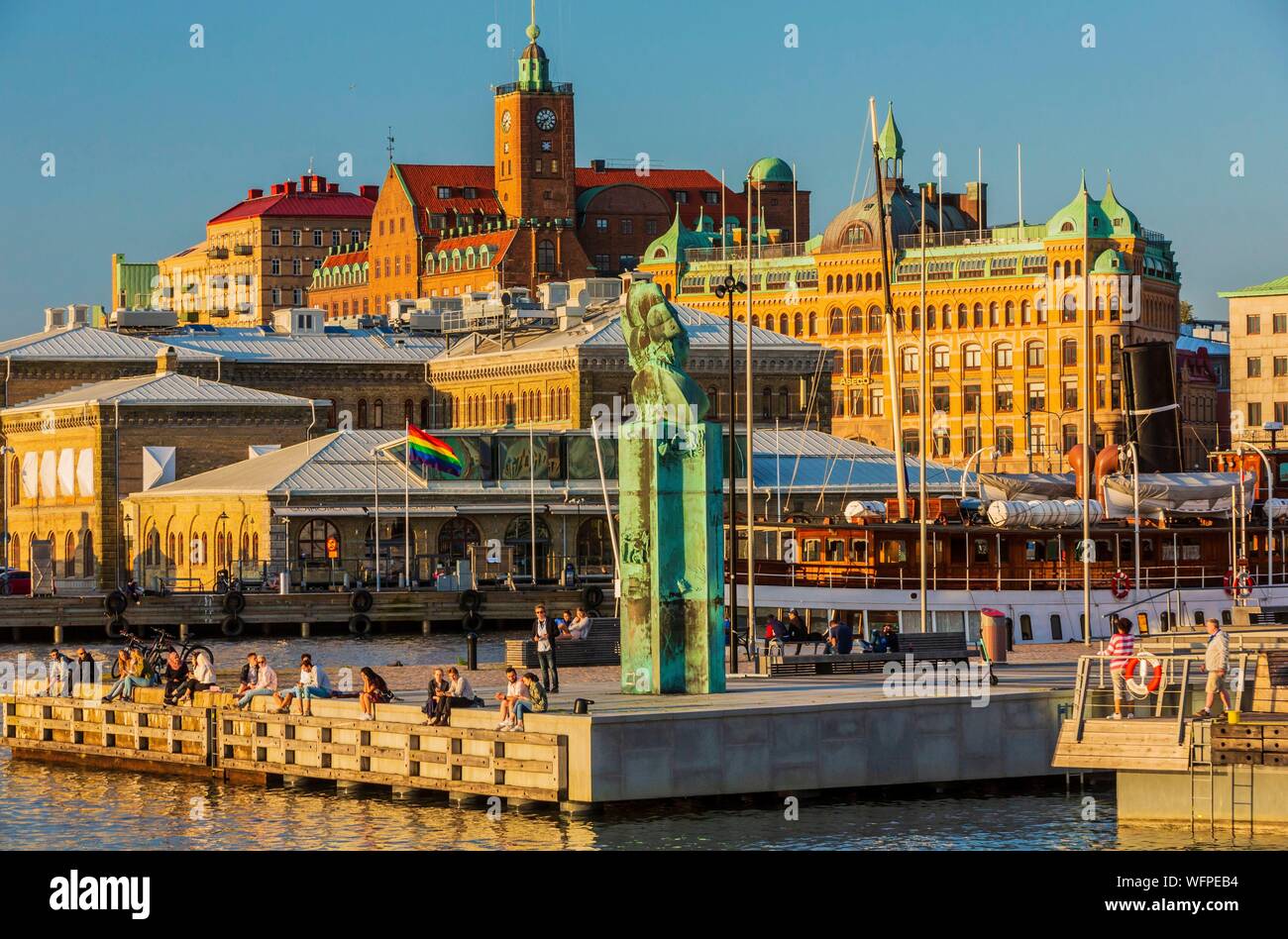 Sweden, Vastra Gotaland, (Gothenburg), Stenpiren with a view of the monument for