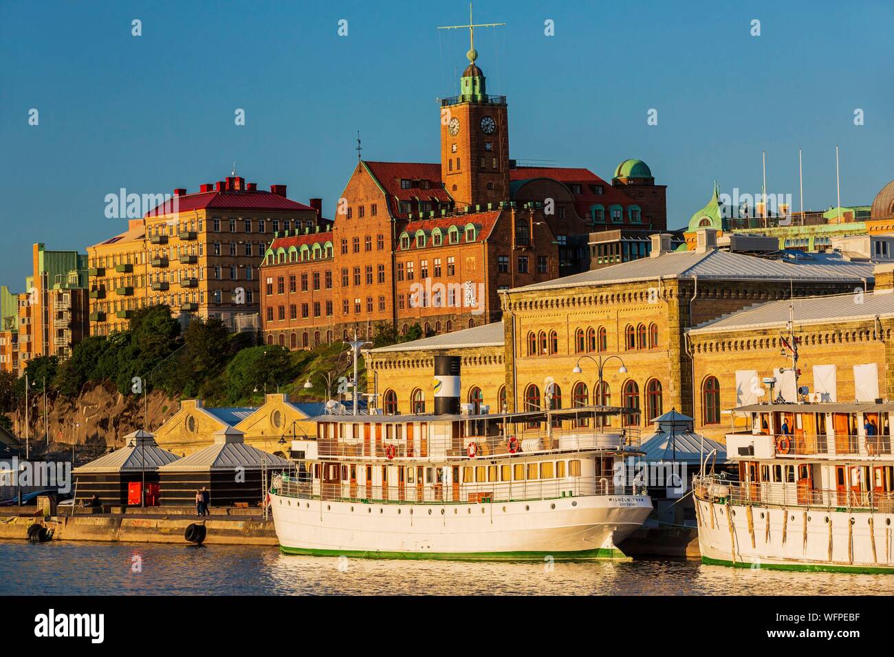 Sweden, Vastra Gotaland, Goteborg (Gothenburg), Kvarnberget and his clock Stock Photo