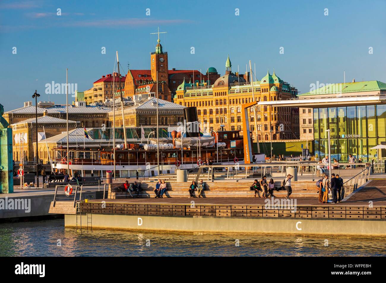 Sweden, Vastra Gotaland, Goteborg (Gothenburg), Stenpiren with a view of the buildings of the company ASECO on Packhusplatsen facing the harbor and Kvarnberget and his clock Stock Photo