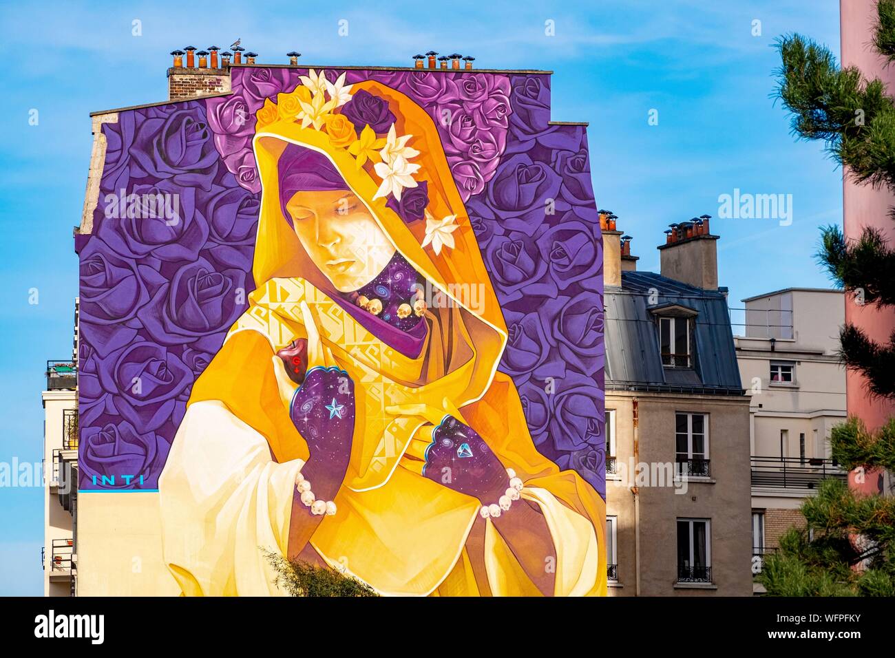 France, Paris, 13th arrondissement, Street Art, the metro line 6 in front of the artist's work La Madre Secular © Inti Stock Photo