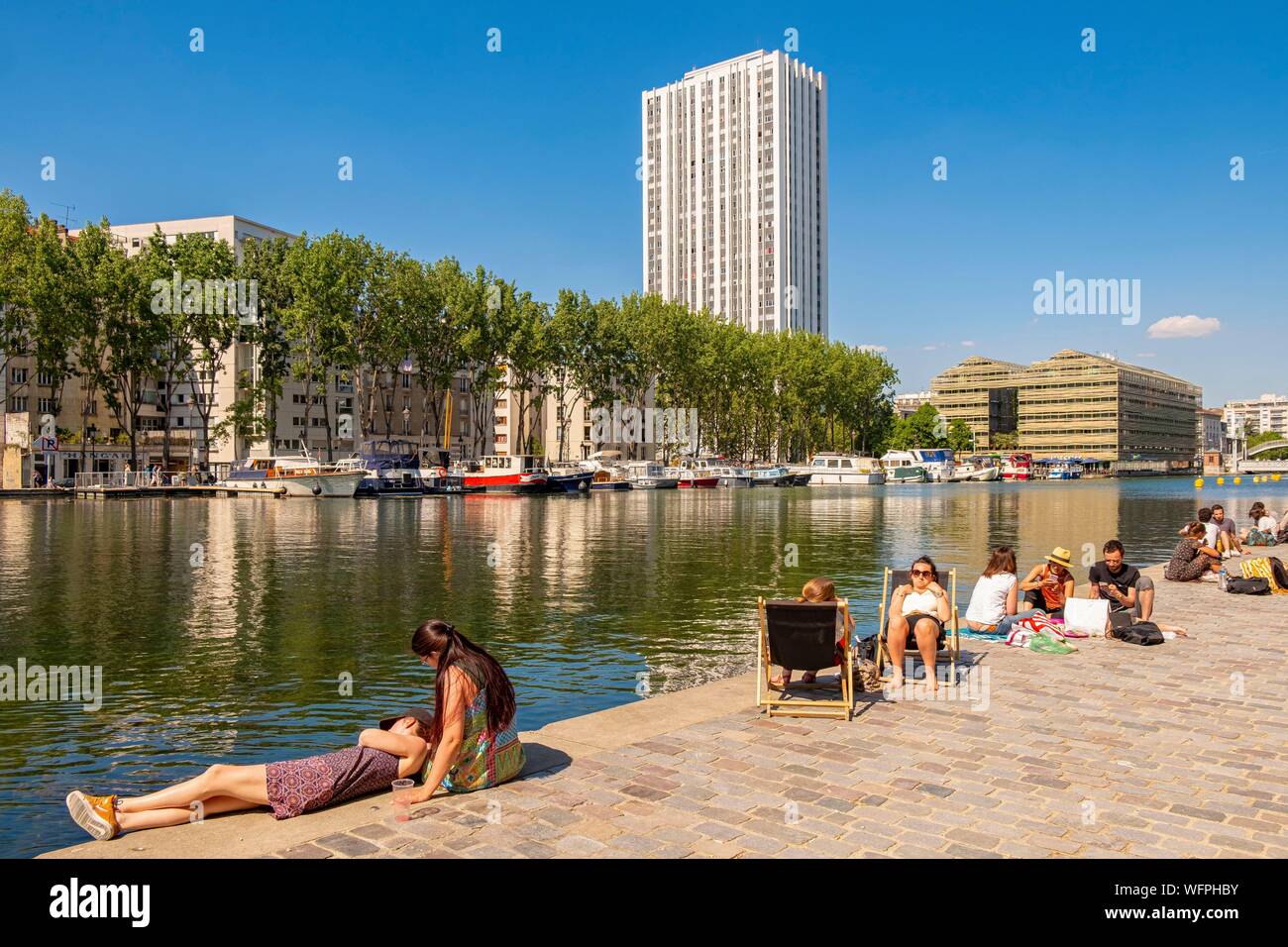 france-paris-stalingrad-the-basin-of-villette-stock-photo-alamy
