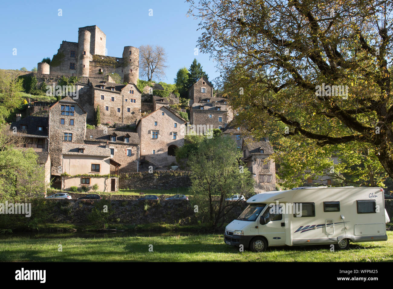 France, Aveyron, Belcastel, labeled the Most Beautiful Villages of France, River Aveyron, houses overlooking the valley, Chateau de Belcastel, from 10th to 15th Century, a historic monument, Le Bourg Camping Site on the banks of the River Aveyron Stock Photo