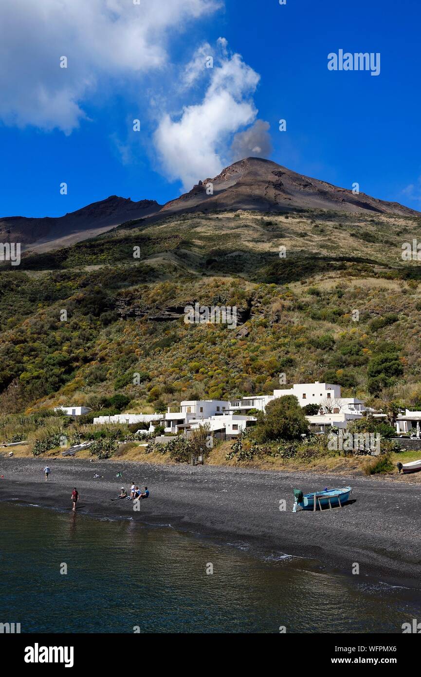 Italy, Sicily, Aeolian Islands, listed as World Heritage by UNESCO, Stromboli island, one of the multiple and regular eruptions of the Stromboli volcano which rises to 924m, the beach of Scari in the foreground Stock Photo