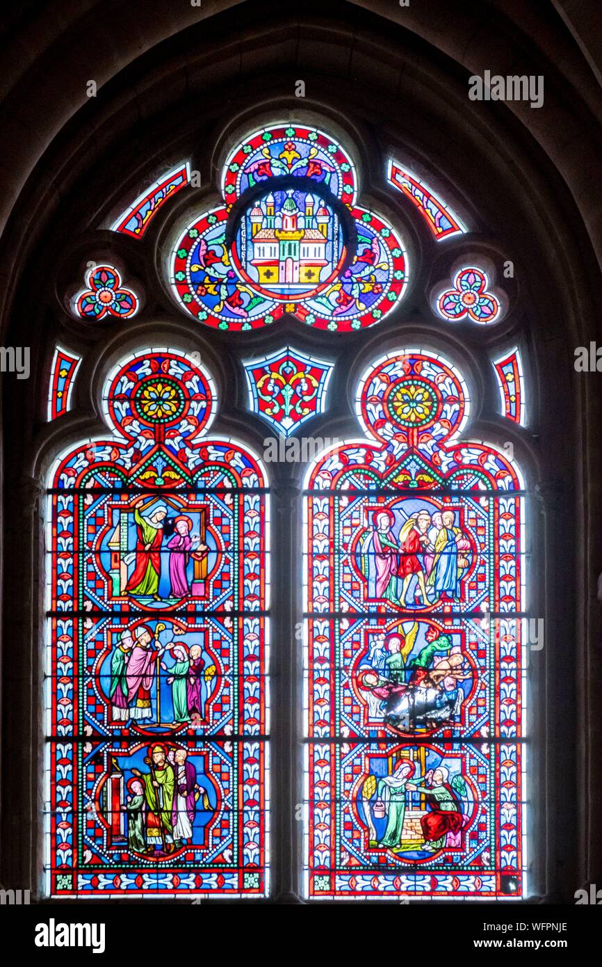 France, Oise, Senlis, Notre Dame cathedral of Senlis, roman catholic gothic architecture, stained glass windows Stock Photo