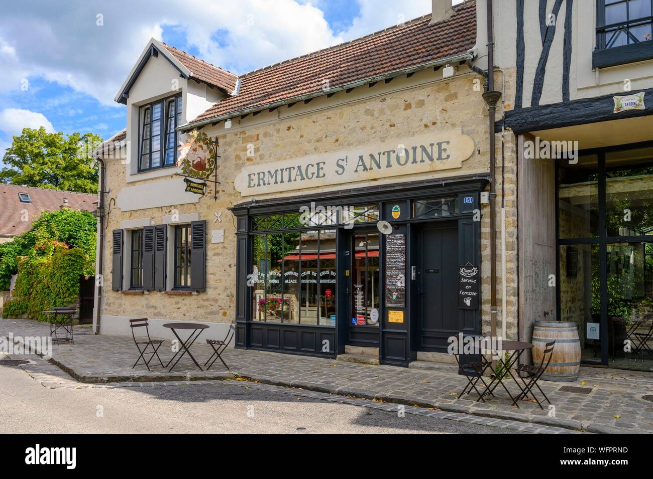 France, Seine-et-Marne, Barbizon, natural regional park of Gâtinais, restaurant facade Stock Photo