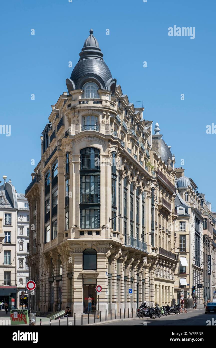Paris 19th century street life hi-res stock photography and images - Alamy