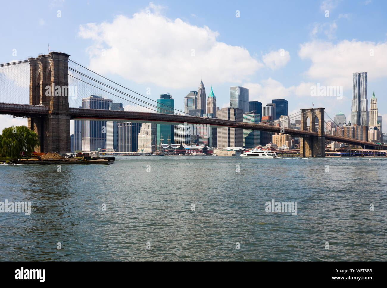 New York City, Brooklyn Bridge and Manhattan skyline Stock Photo