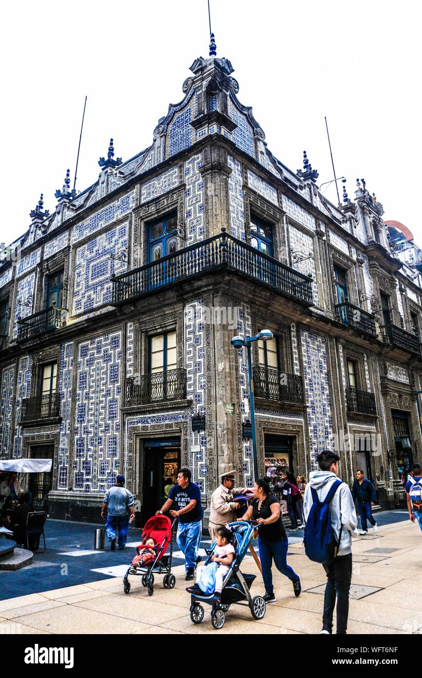 Sambors The Casa de los Azulejos or palace of the Counts of the Orizaba  Valley, as it is also known, is a palace located in the historic center of  Mexico City, on, image size:866x1390