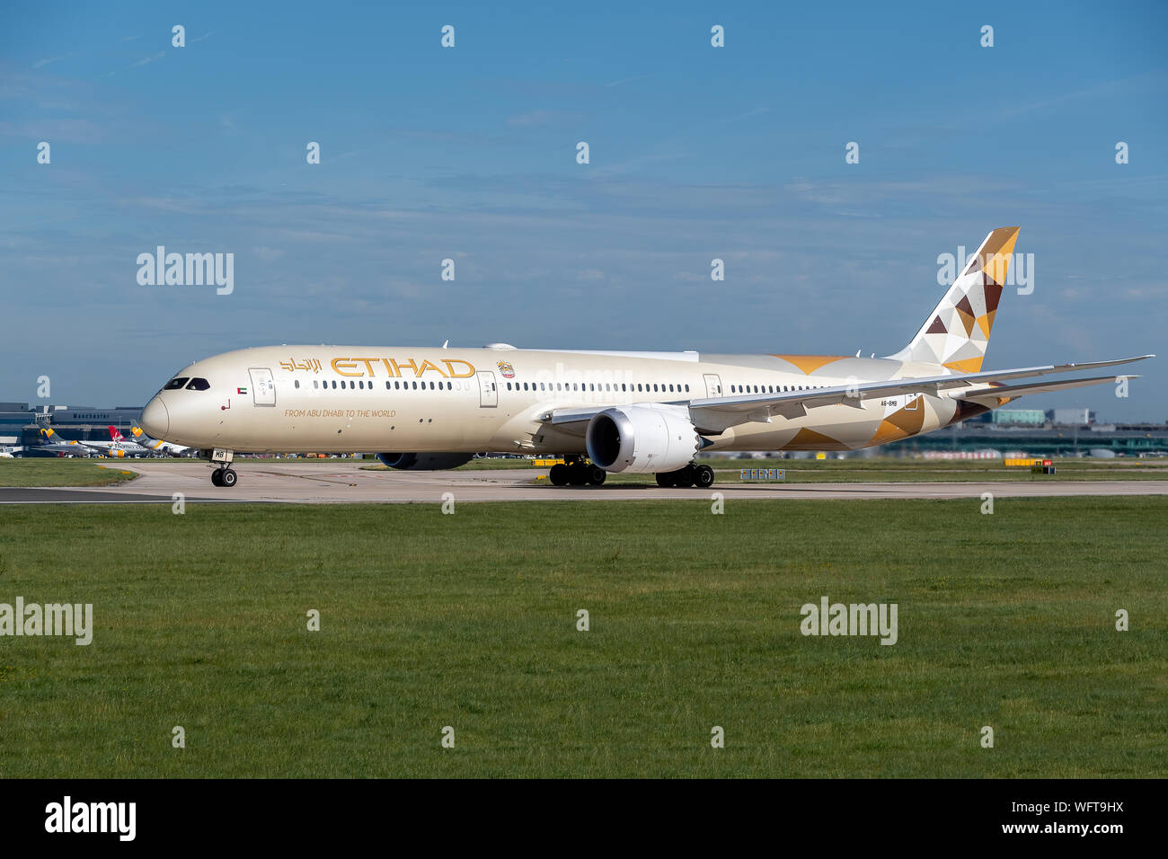 MANCHESTER, UNITED KINGDOM - AUGUST 24, 2019: Etihad Airways Boeing 787 ready to depart Stock Photo