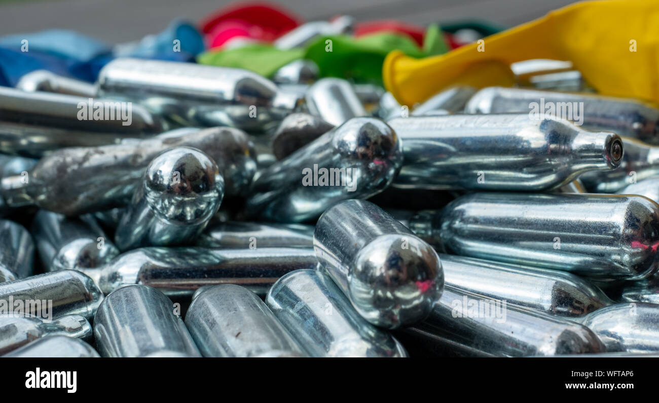 Nitrous oxide canisters / cream puff chargers and balloons steel