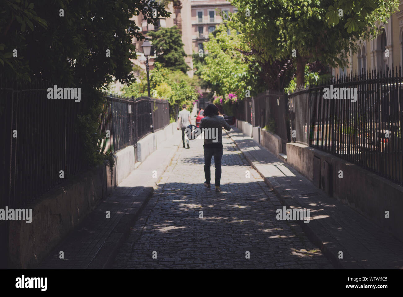Man walking street hi-res stock photography and images - Alamy