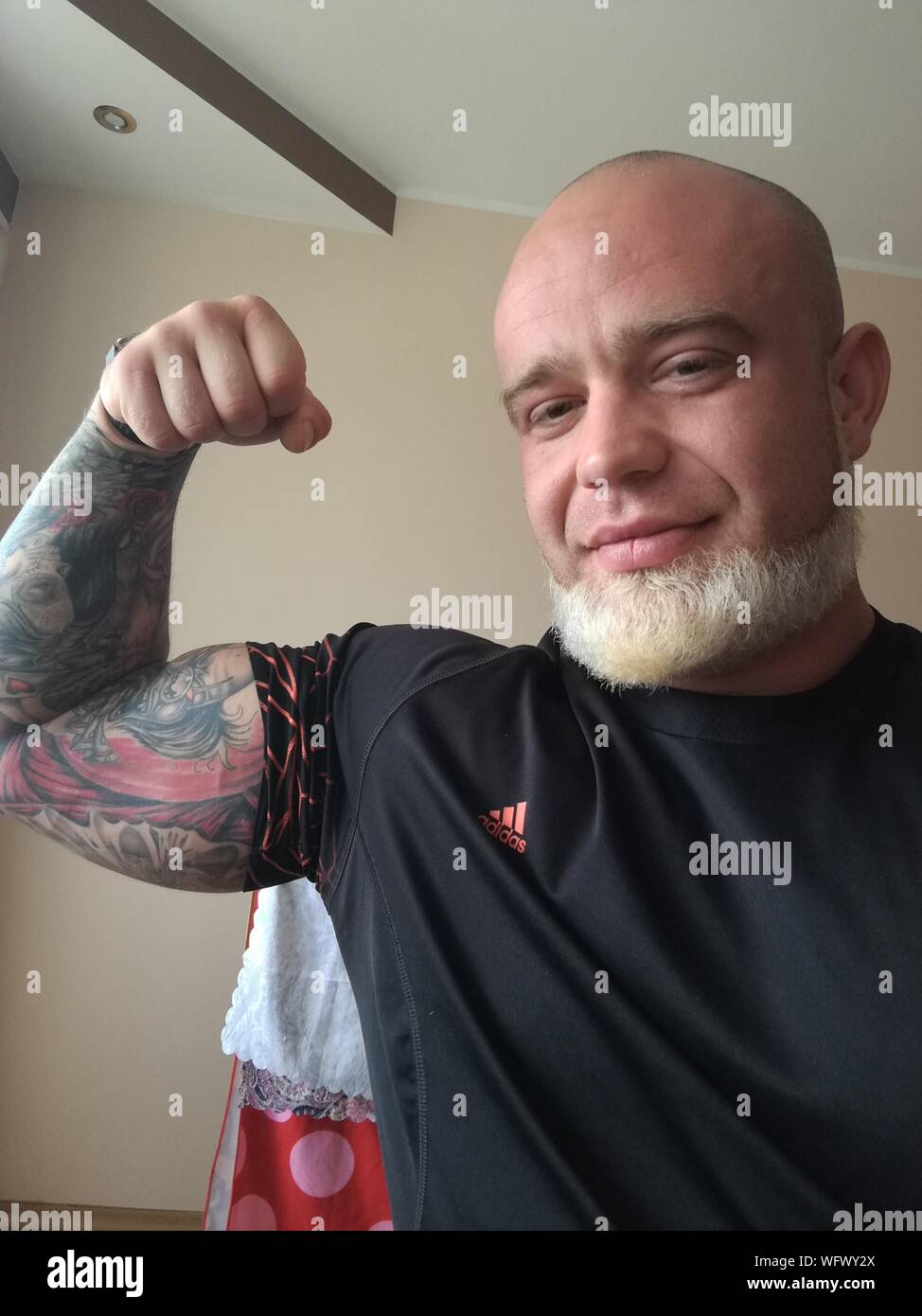 Flexing arm hires stock photography and images Alamy