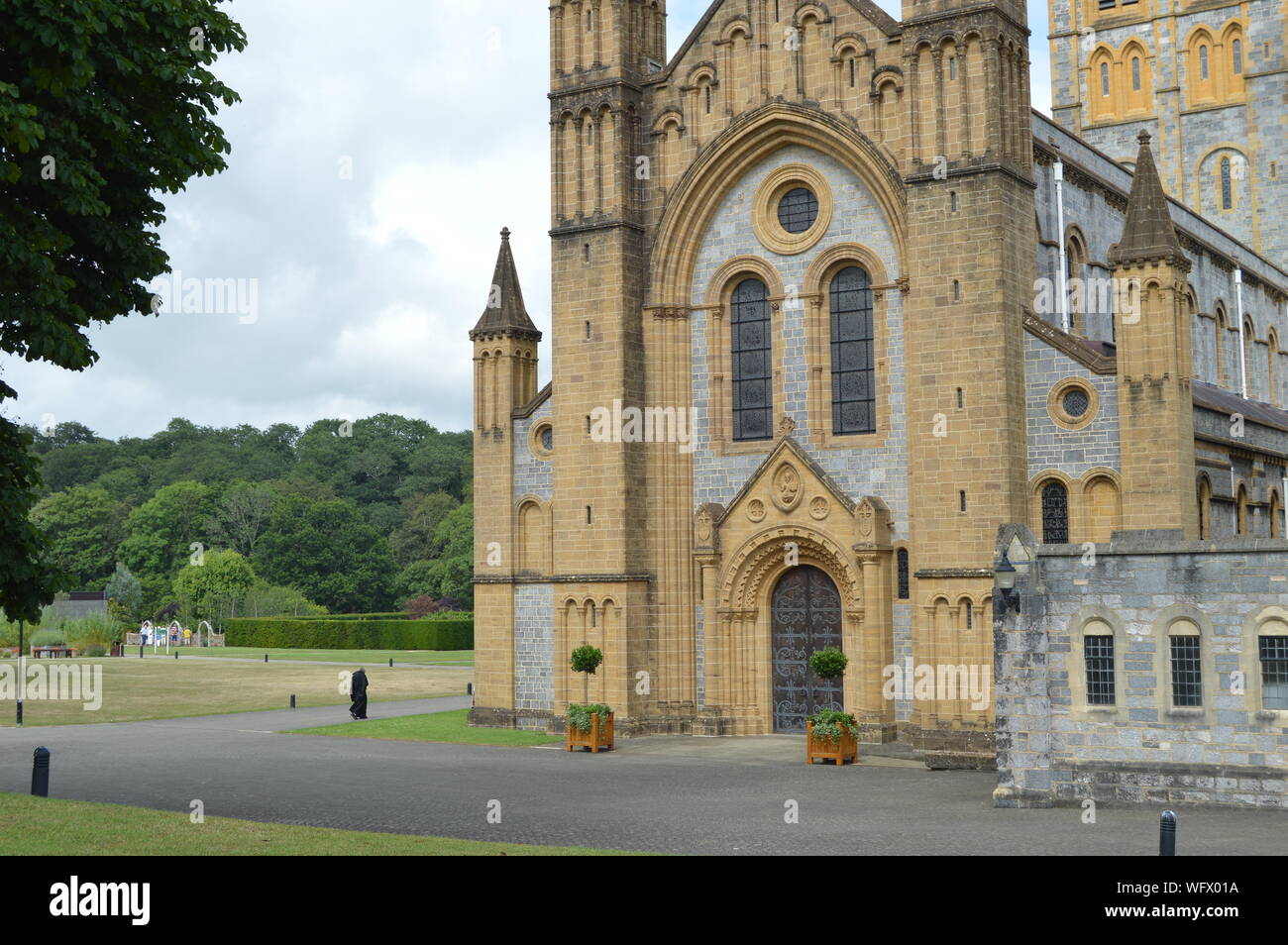 Buckfast Abbey Gardens Devon England Stock Photo Alamy buckfast-abbey-gardens-devon-england-stock-photo-alamy