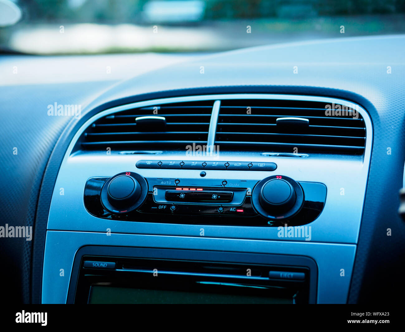Radio in car hires stock photography and images Alamy