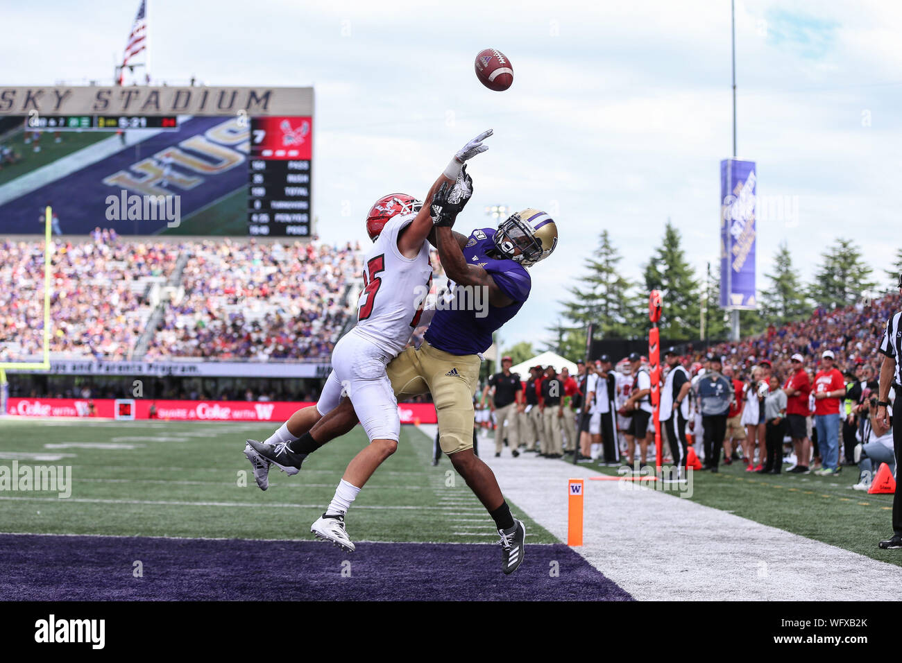 august-31-2019-eastern-washington-eagles-safety-calin-criner-25-bats-the-ball-away-from-washington-huskies-wide-receiver-chico-mcclatcher-6-during-a-game-between-the-eastern-washington-eagles-and-washington-huskies-at-alaska-airlines-field-at-husky-stadium-in-seattle-wa-the-huskies-won-47-14-sean-browncsm-WFXB2K.jpg