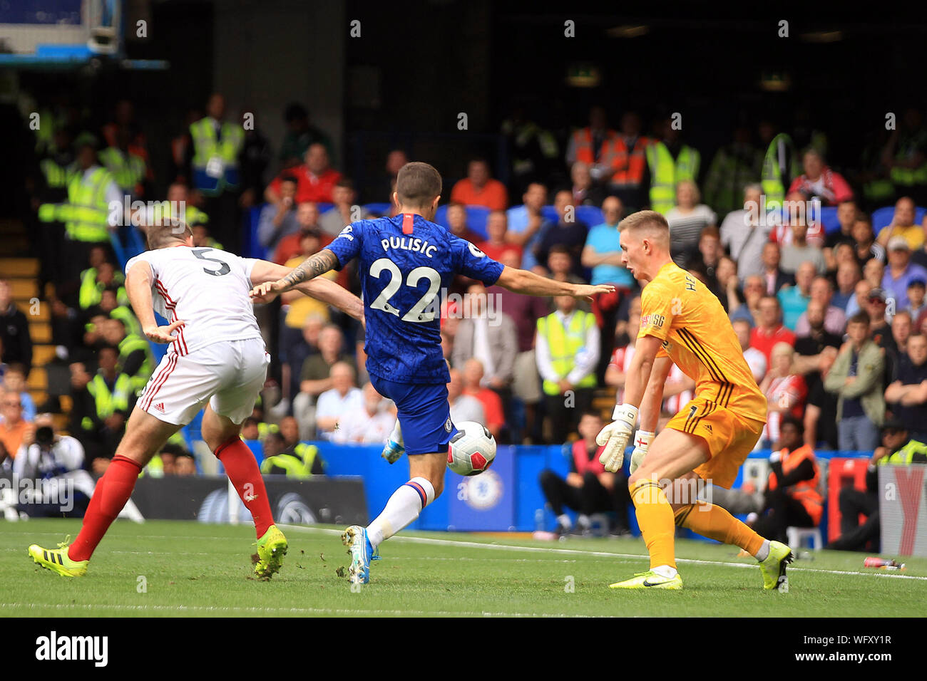 London, UK. 31st Aug, 2019. Christian Pullisic of Chelsea's (M) has a shot at goal saved by Dean Henderson, the goalkeeper of Sheffield United (R). Premier League match, Chelsea v Sheffield United at Stamford Bridge in London on Saturday 31st August 2019. this image may only be used for Editorial purposes. Editorial use only, license required for commercial use. No use in betting, games or a single club/league/player publications. pic by Steffan Bowen/ Credit: Andrew Orchard sports photography/Alamy Live News Stock Photo