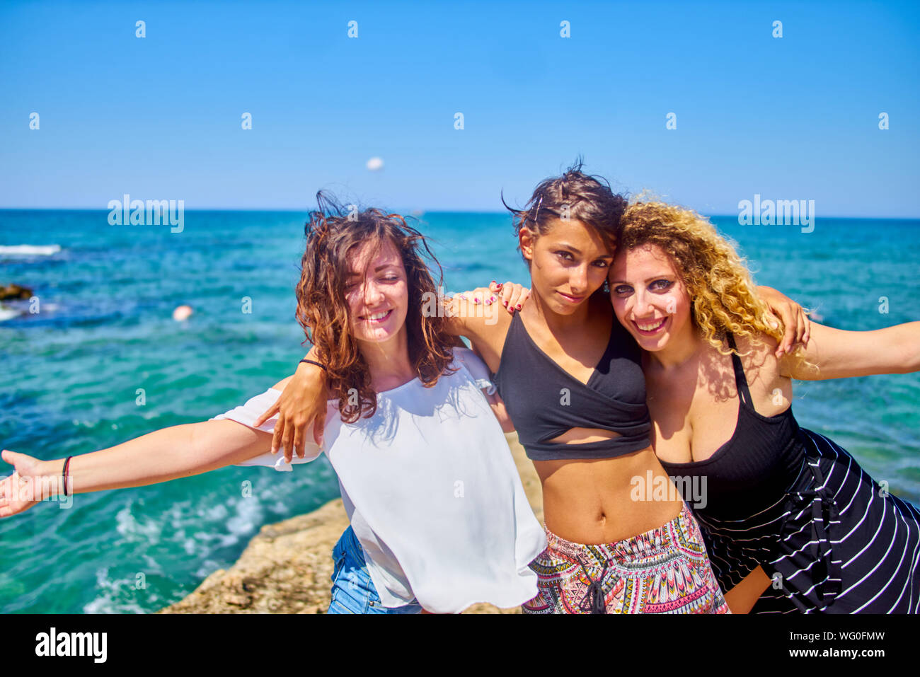 Beautiful women at the beach hi-res stock photography and images - Alamy