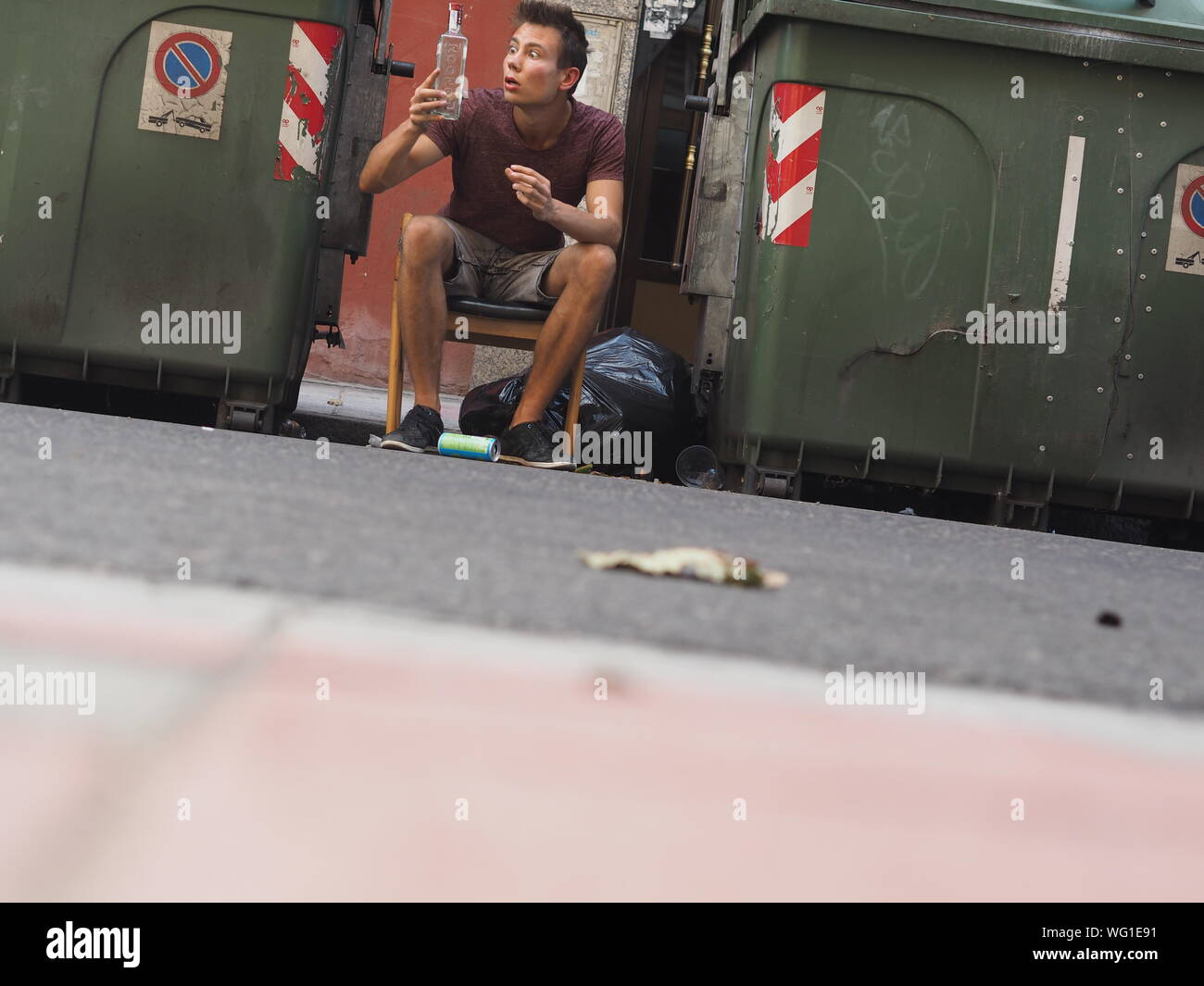 Garbage garbage cans hires stock photography and images Alamy