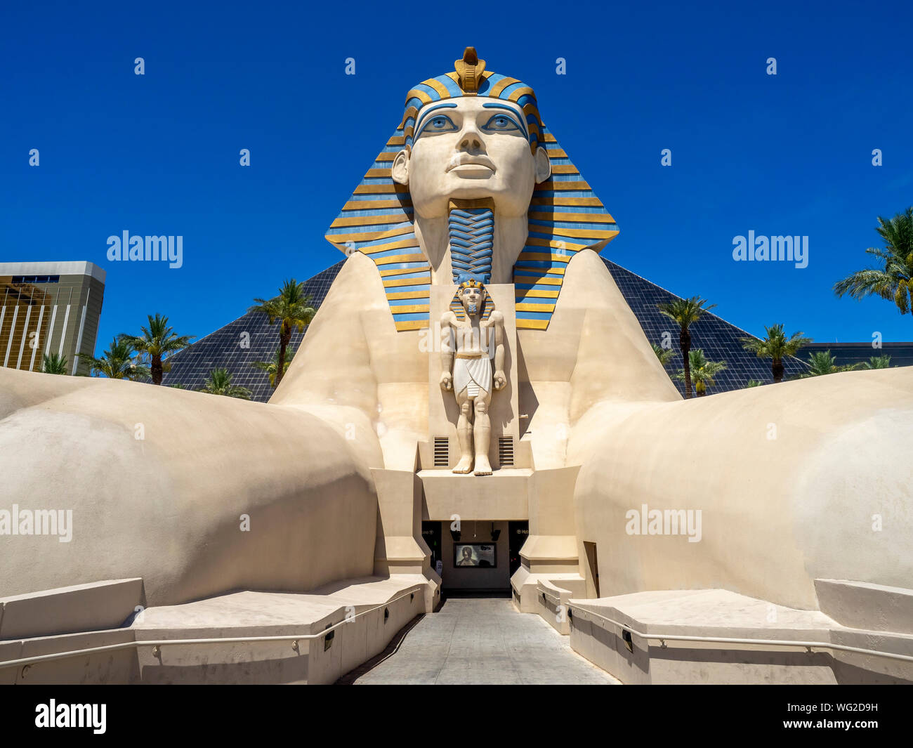 Egyptian statue luxor las vegas hi-res stock photography and
