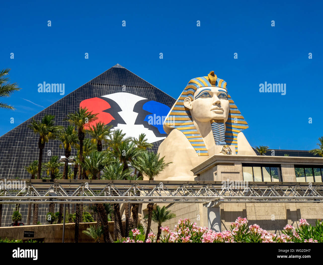 Egyptian statue luxor las vegas hi-res stock photography and