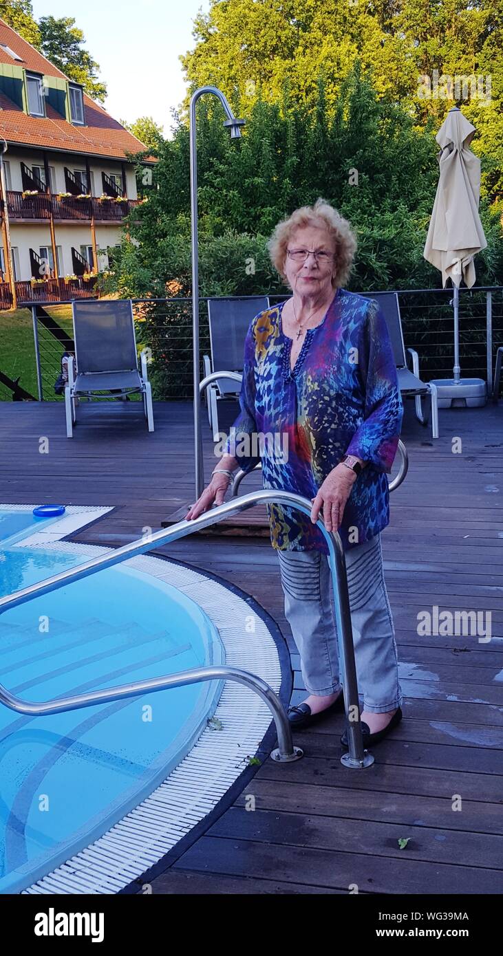 Senior woman swimming pool hi-res stock photography and images - Alamy