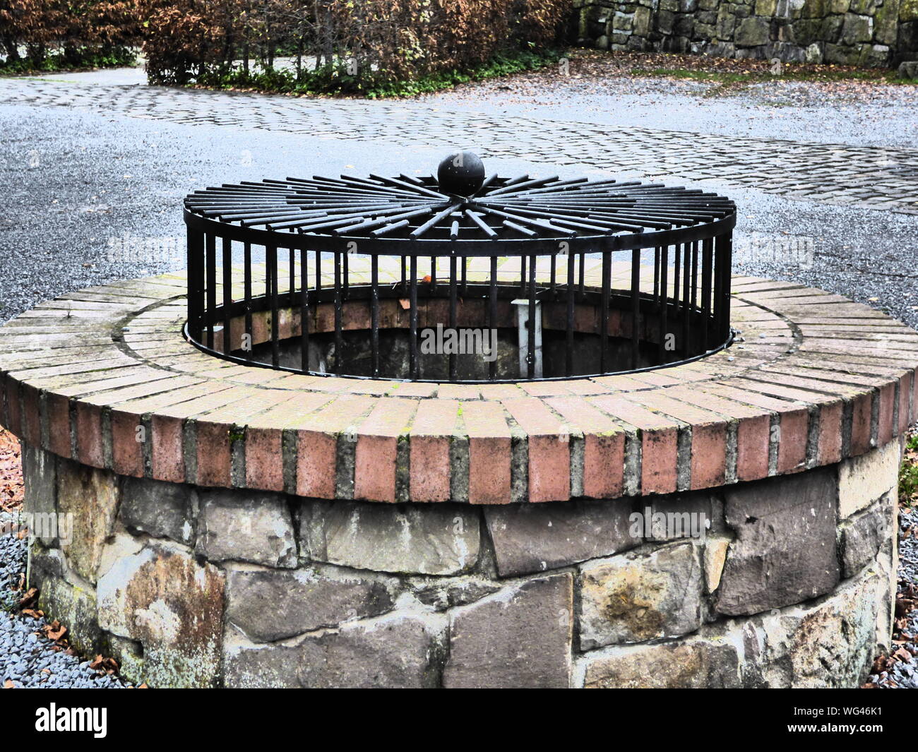 Empty grate hi-res stock photography and images - Alamy