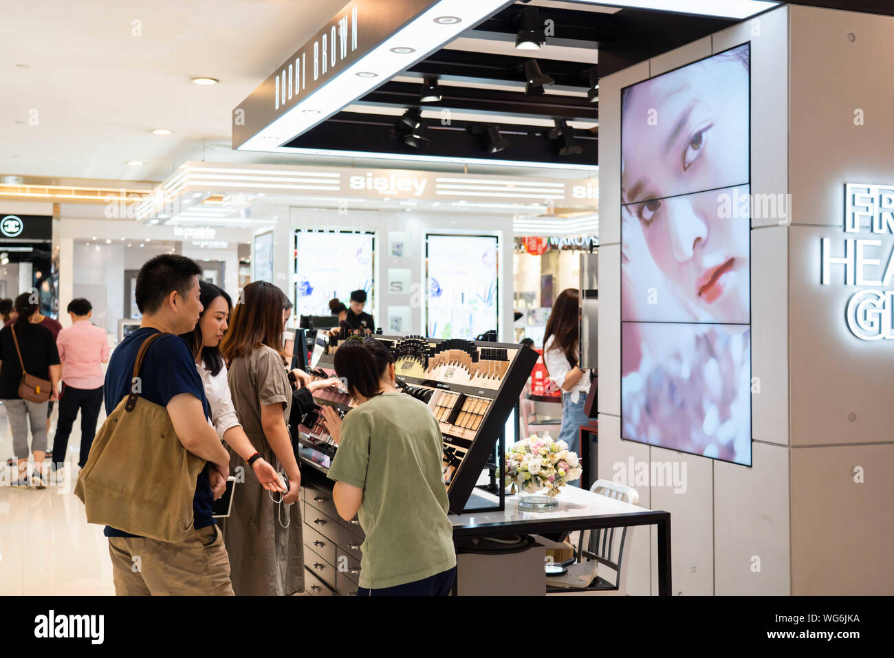 Shanghai, China. 31st Aug, 2019. Customers shop for cosmetics at Bobbi Brown store in Shanghai. Credit: Alex Tai/SOPA Images/ZUMA Wire/Alamy Live News Stock Photo