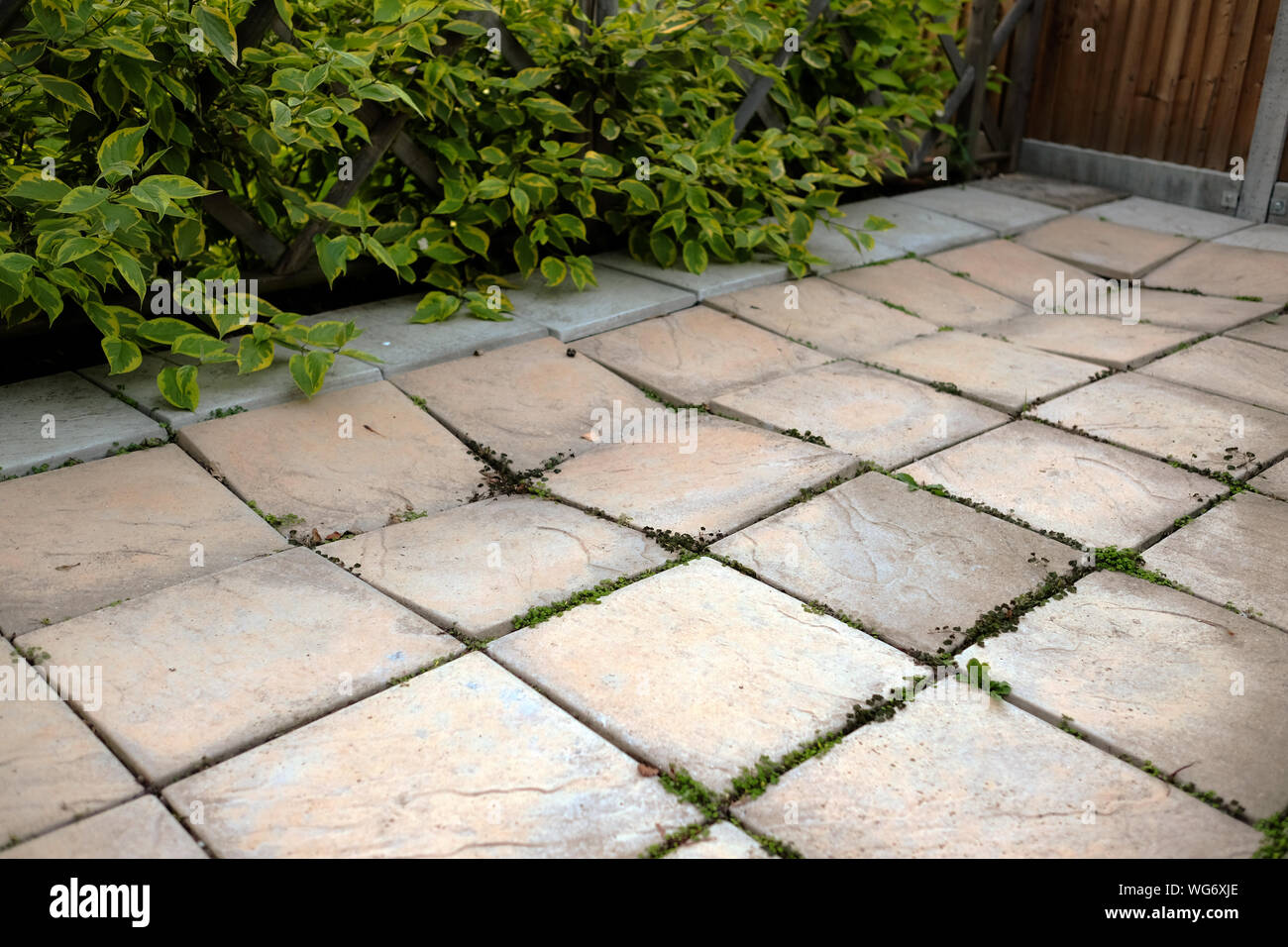 Laid paving slabs hires stock photography and images Alamy