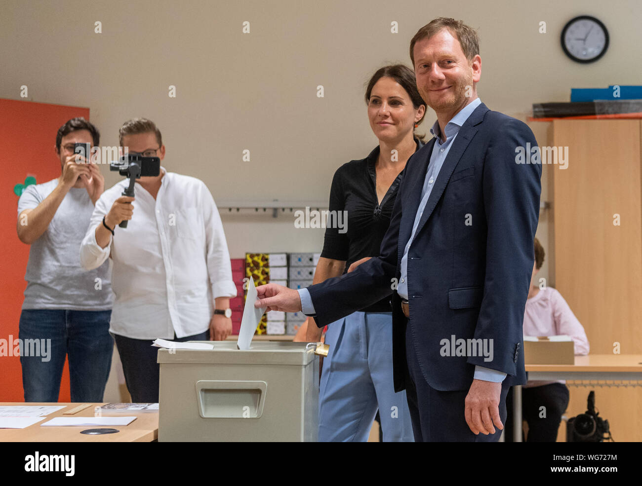 Dresden, Germany. 01st Sep, 2019. Michael Kretschmer (CDU, r), Prime Minister of Saxony, and his partner Annett Hofmann stand at the polling station in Saxony during the voting for the state elections. Credit: Robert Michael/dpa-Zentralbild/dpa/Alamy Live News Stock Photo