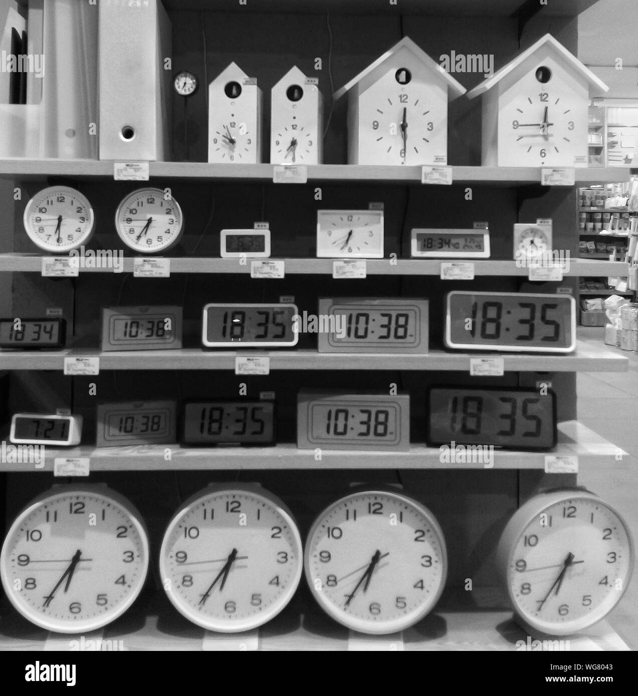 Shelf clocks hires stock photography and images Alamy
