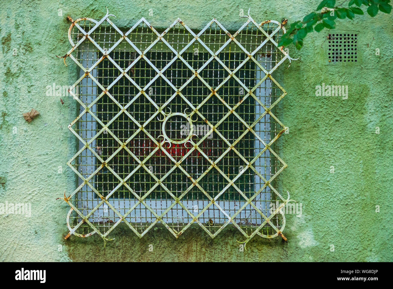 Metal Grate On Window On Wall Stock Photo - Alamy