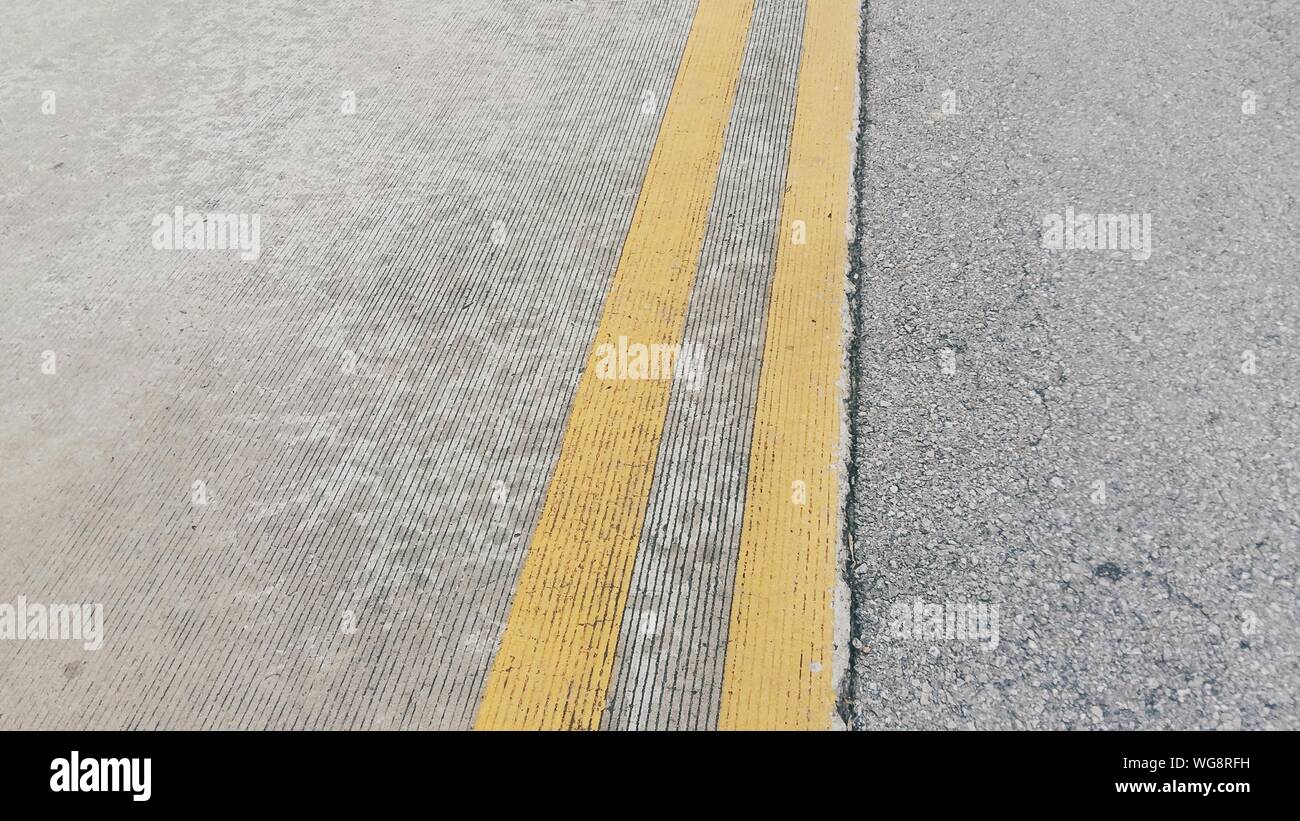 Yellow lines on road hires stock photography and images Alamy