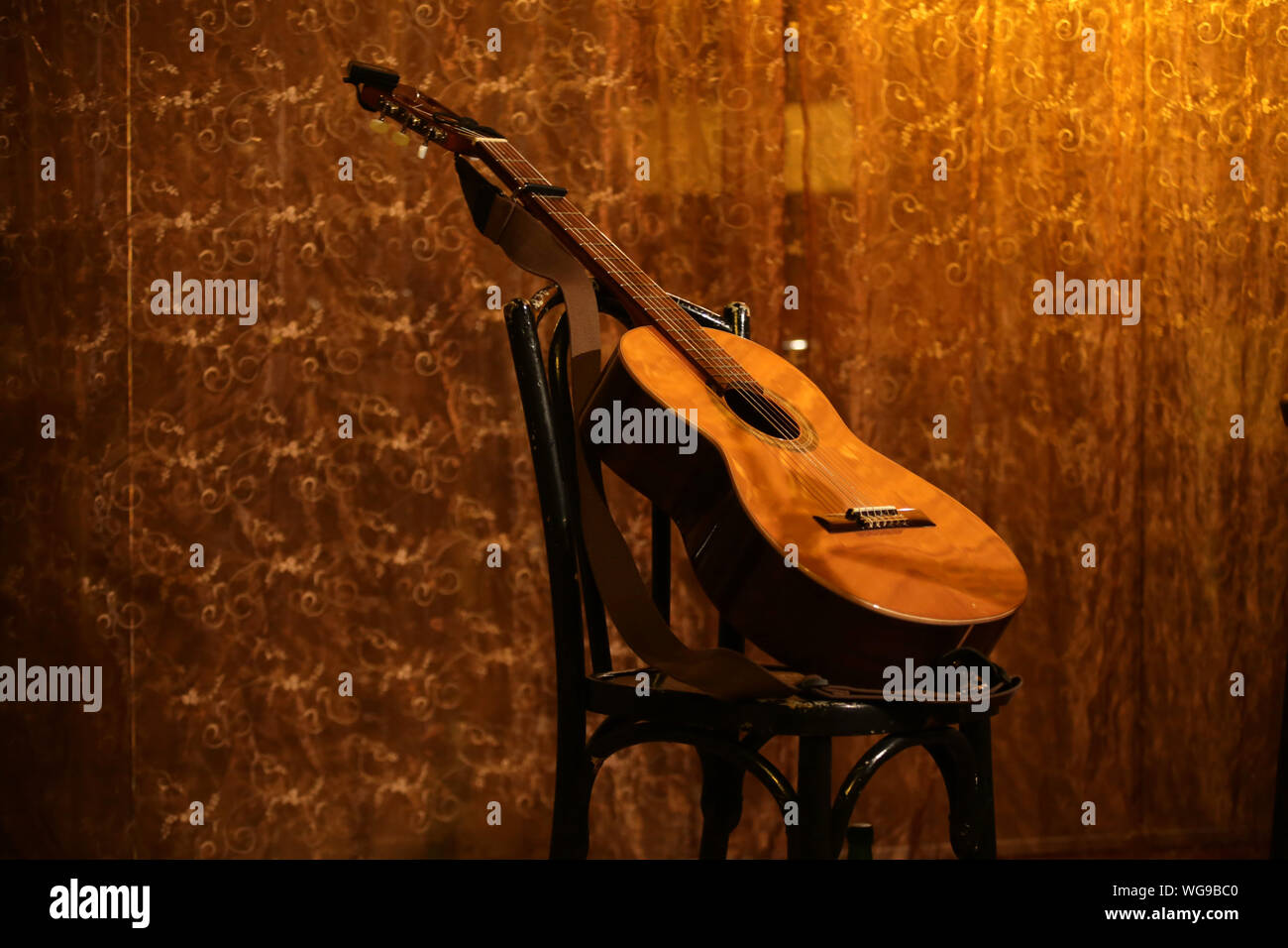 Guitar on chair hi-res stock photography and images - Alamy