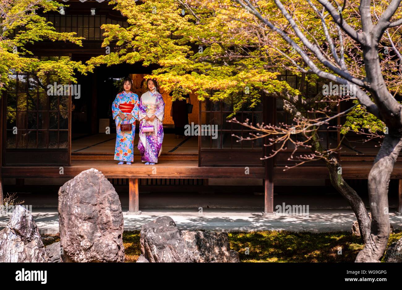 Two Japanese women dressed with kimono in the courtyard of O-shoin, Kennin-ji Temple, Higashiyama, Kyoto, Japan Stock Photo