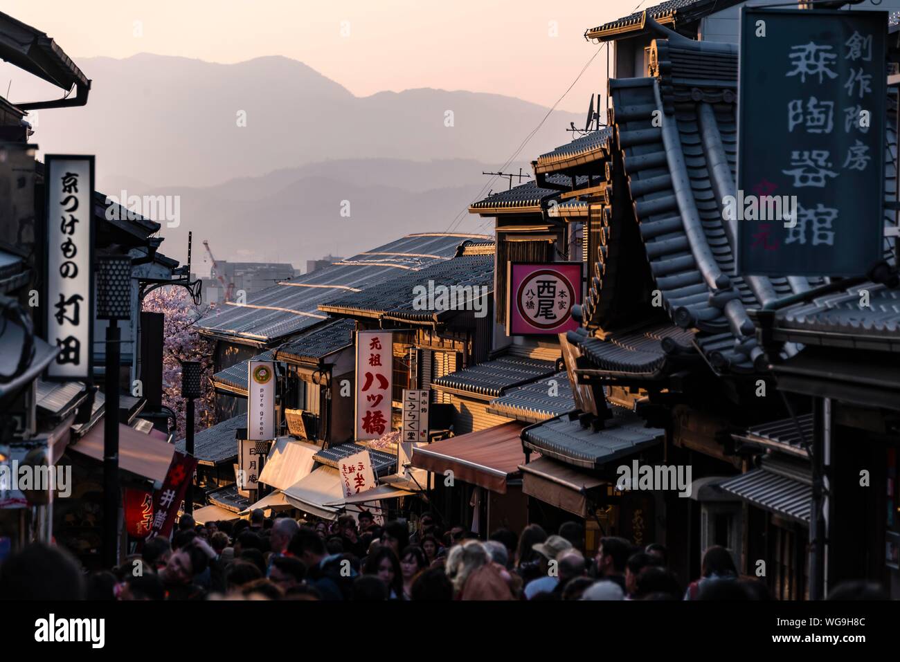 Dusk Crowd In An Alley Matsubara Dori Historical Alleyway In The Old Town With Traditional Japanese Houses Kiyomizu Kyoto Japan Stock Photo Alamy Dusk Crowd In An Alley Matsubara Dori Historical Alleyway In The Old Town With Traditional Japanese Houses Kiyomizu Kyoto Japan Stock Photo Alamy