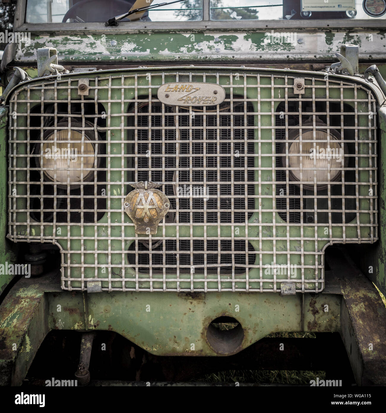 Land rover series 1 green hi-res stock photography and